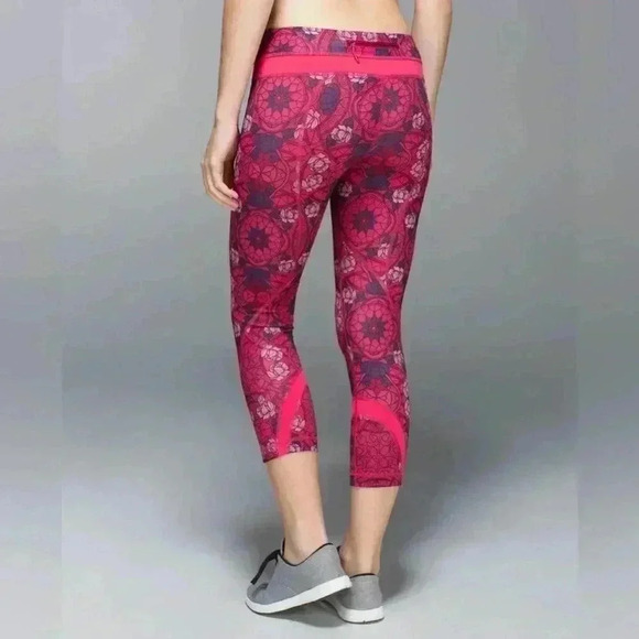 Lululemon Crop Women's 6 Run Inspire ll Pink Prisma Multi Guava Lava boom Roses - Picture 1 of 7